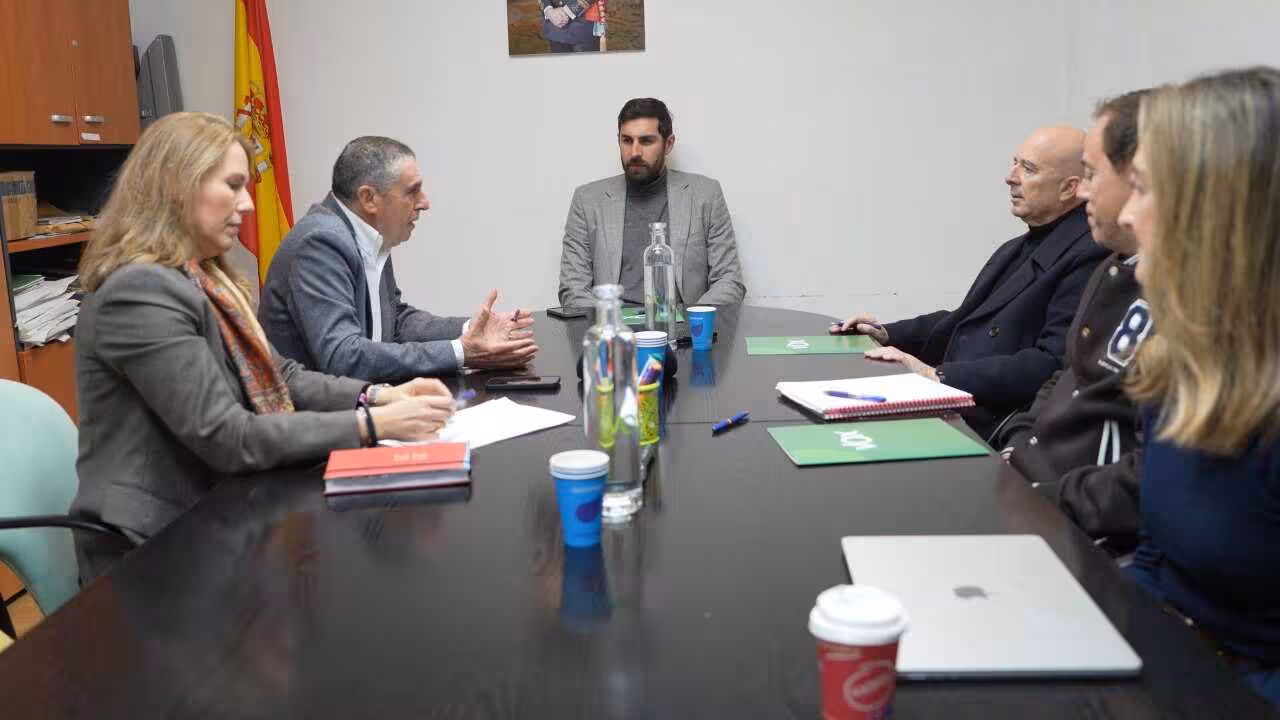Reuni&oacute;n entre Vox Murcia y la Fundaci&oacute;n Ingenio (Foto Daniel Sabiote/Vox)