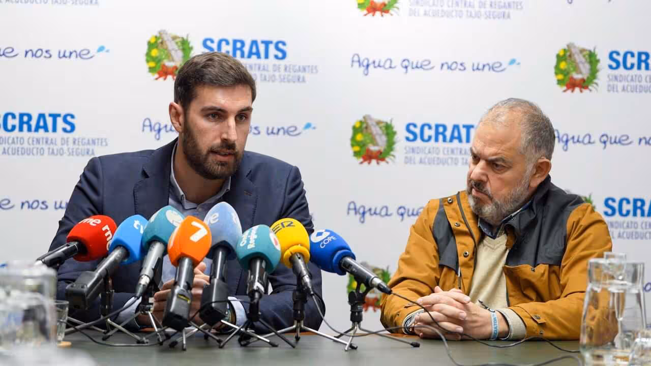 Jos&eacute; &Aacute;ngel Antelo (Vox) y el presidente del Scrats, Lucas Jim&eacute;nez (Foto Vox) Archivo