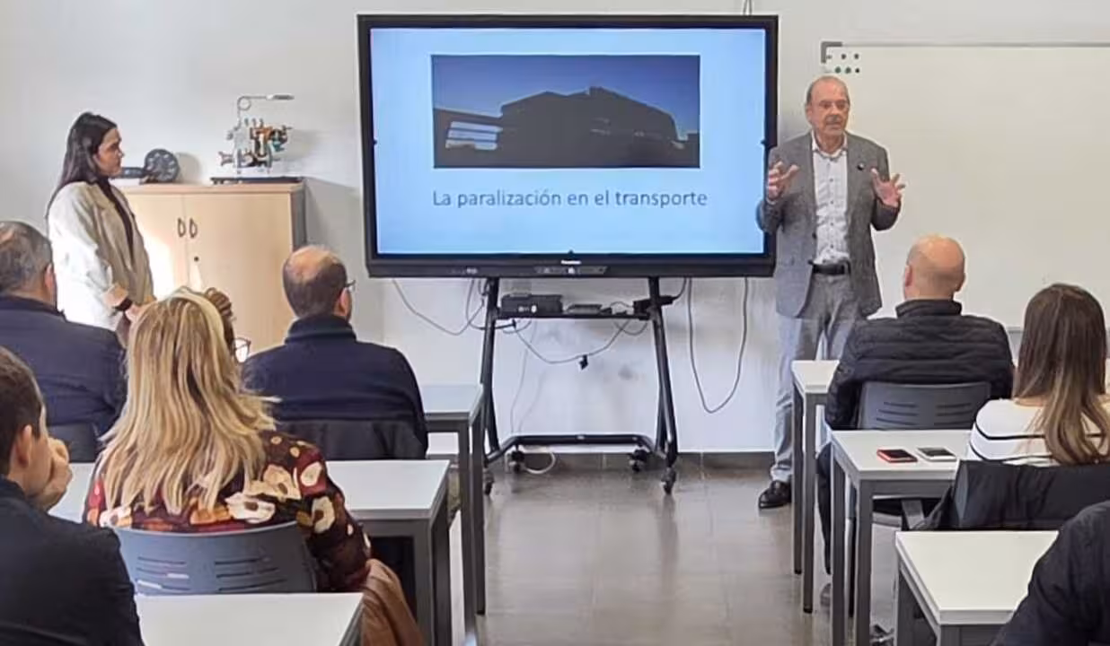 Jornada sobre Paralizaci&oacute;n del transporte en Molina de Segura (Foto FROET)