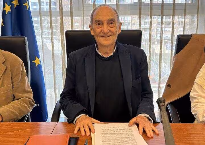 El expresidente de la CHS, Jos&eacute; Salvador Fuentes Zorita, previamente a su comparecencia ante la Comisi&oacute;n Especial de Estudio sobre la situaci&oacute;n del Trasvase Tajo-Segura tras las &uacute;ltimas medidas anunciadas por el Ministerio de Transici&oacute;n Ecol&oacute;gica (Foto Asamblea Regional)