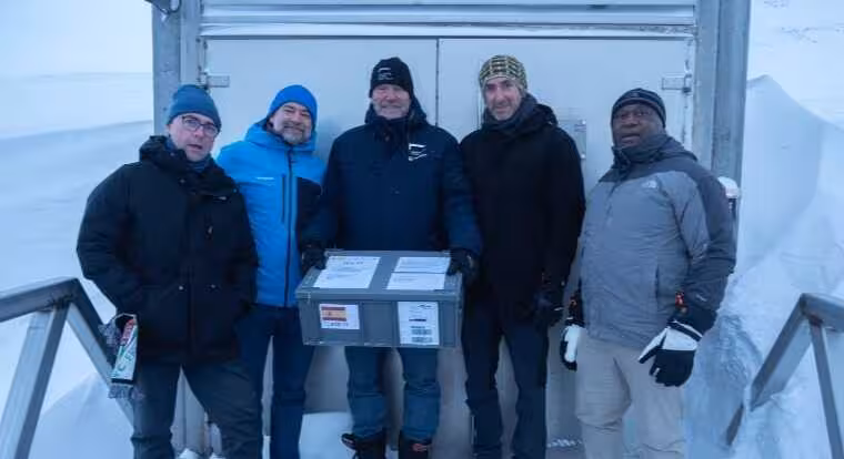 Dep&oacute;sito de semillas de olivo en la B&oacute;veda Global de Semillas de Svalbard, en Noruega (Foto Consejo Ole&iacute;cola Internacional)