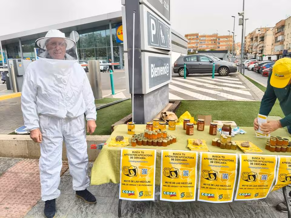 Acto de concienciaci&oacute;n sobre el consumo de miel de proximidad en Almer&iacute;a (Foto COAG Andaluc&iacute;a)