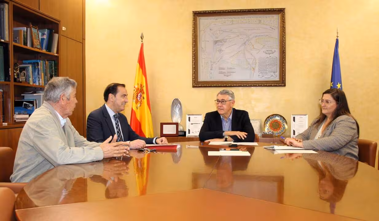 Reuni&oacute;n entre la CHS y el Ayuntamiento de Ulea (Foto CHS)