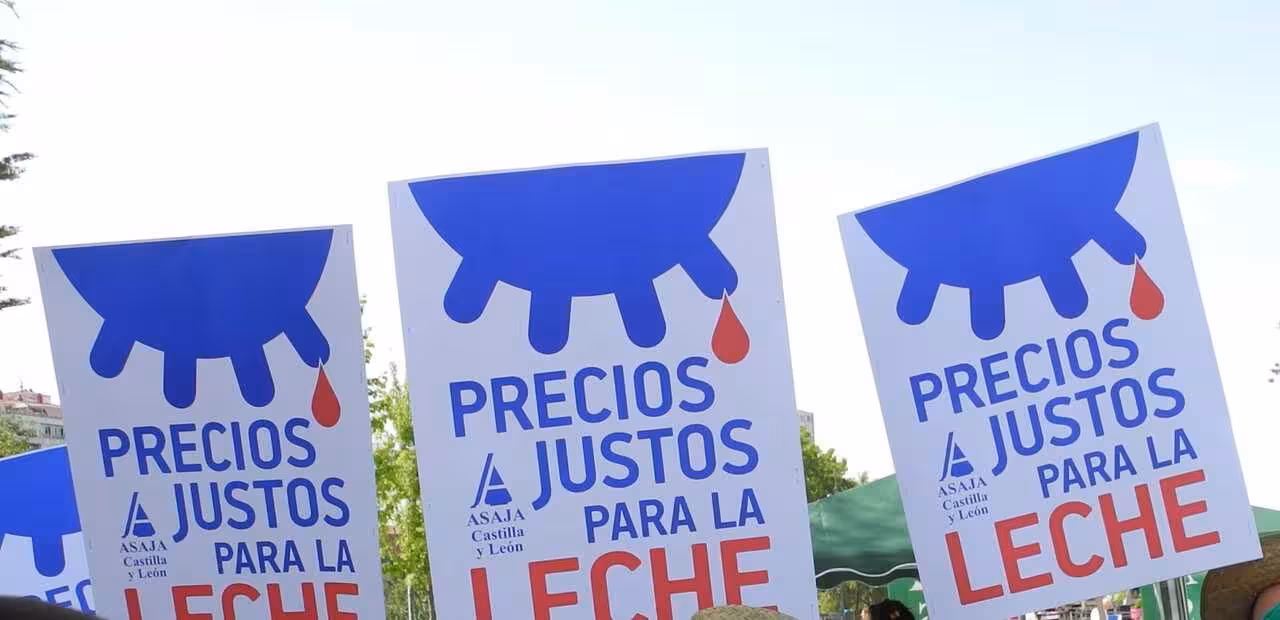 Cartel Precios Justos para la leche (Foto Asaja CyL)
