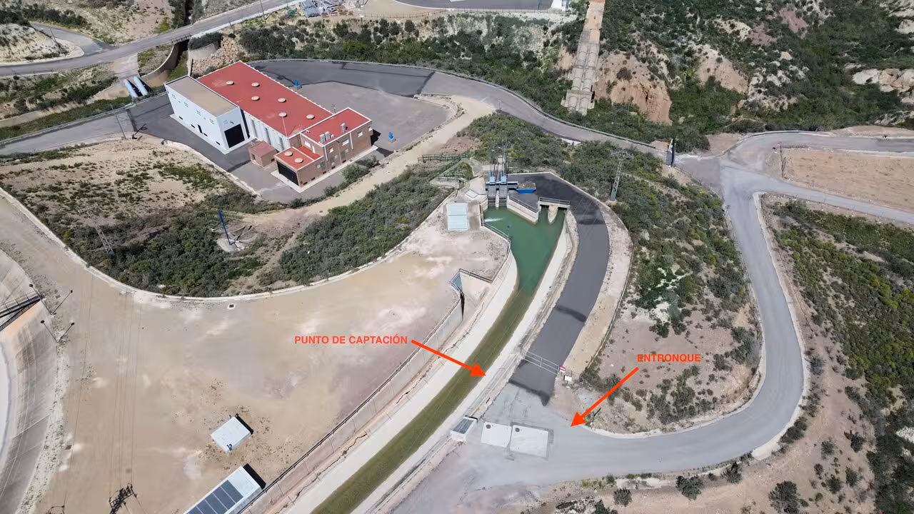 Lugar de las obras para la realizaci&oacute;n de una toma reversible en la conducci&oacute;n de la IDAM de Valdelentisco (Foto CHS)