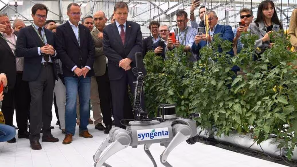 Planas en la celebraci&oacute;n del 25 aniversario de Syngenta en El Ejido (Foto MAPA)