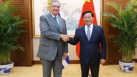 Han Jun y el Ministro de Agricultura de Uruguay, en una imagen de Archivo (Foto @Ministerio de Agricultura y Asuntos Rurales Rep&uacute;blica Popular China)