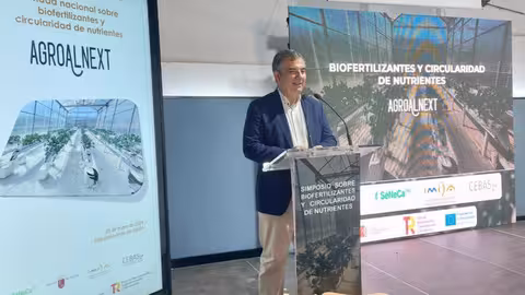 El consejero de Investigaci&oacute;n, Juan Mar&iacute;a V&aacute;zquez, durante una de las jornadas de exposici&oacute;n del proyecto Agroalnext celebradas en la Regi&oacute;n de Murcia (Foto CARM) Archivo