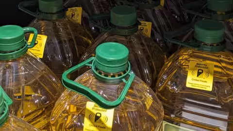 Garrafas aceite de oliva en supermercado (Foto Facua) Archivo