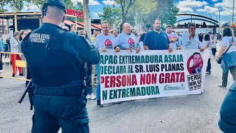 Protesta de Agricultures ante la Feria de Ganado de Zafra (Foto APAG Extremadura Asaja)