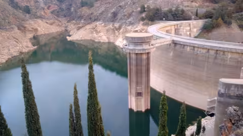 Cerrada del Embalse de Qu&eacute;ntar (Foto Miteco)