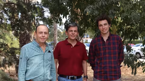 Los investigadores Emilio Camacho, Juan Antonio Rodr&iacute;guez e Ignacio G&oacute;mez (Foto UCO)