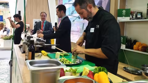 Showcooking en Fruit Attraction 2024 (Foto Cooperativas AgroAlimentarias de Andaluc&iacute;a)