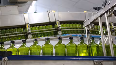 Envasado de aceite de oliva (Foto Acesur)