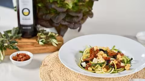 Dieta mediterr&aacute;nea y aceite de oliva (Foto Interprofesional del Aceite de Oliva Espa&ntilde;ol)
