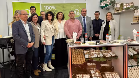 Mart&iacute;nez Liz&aacute;n en la I Feria del Champi&ntilde;&oacute;n en Quintanar del Rey (Foto Gobierno de C-LM)