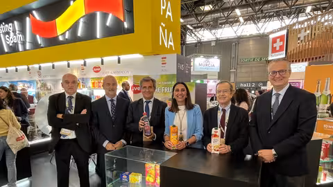 Rubira con las empresas que participan en la edici&oacute;n 2024 de la feria SIAL (Foto CARM)