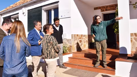 Los consejeros de Medio Ambiente de Murcia y Andaluc&iacute;a visitan el Centro de Cr&iacute;a en Cautividad de Lince Ib&eacute;rico 'La Olivilla', en Ja&eacute;n (Foto CARM)