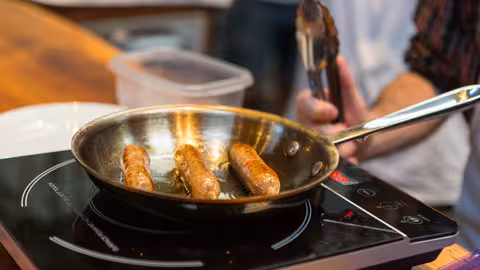 Cocinando carne cultivada (Foto CC-BY_New Age Meats_ Good Food Institute Europe)