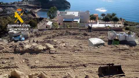 Operaci&oacute;n Mobile Home en Mazarr&oacute;n (Foto Guardia Civil)