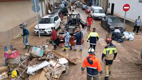Bomberos de Cartagena ayudando tras el paso de la DANA (Foto Ayto Cartagena)