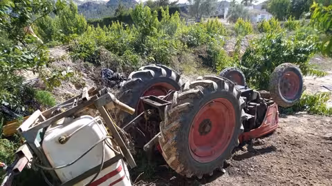 Accidente de tractor en una imagen de archivo (Foto 112rm)