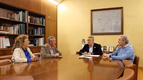 Reuni&oacute;n de Urrea con el alcalde de Oj&oacute;s (Foto CHS)