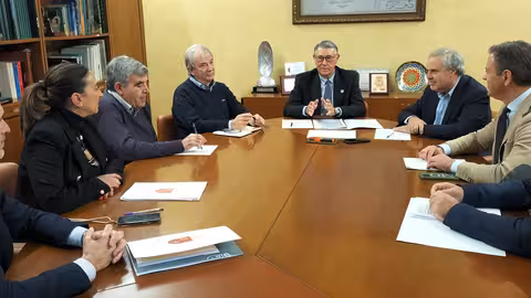 Reuni&oacute;n Urrea y cuatro consejeros del Gobierno murciano (Foto CHS)