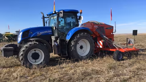Demostraci&oacute;n de maquinaria agr&iacute;cola tractor (Foto MAPA)
