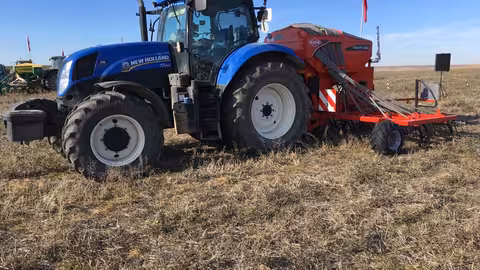 Demostraci&oacute;n de maquinaria agr&iacute;cola tractor (Foto MAPA)