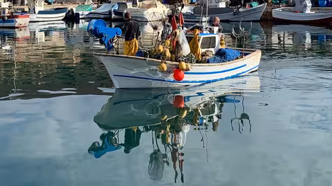 Imagen de archivo de un pescador de la Regi&oacute;n de Murcia (Foto CARM)