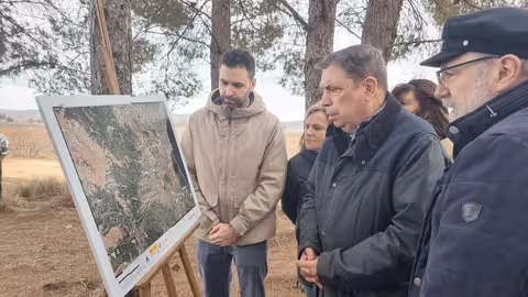Planas supervisa los trabajos de reparaci&oacute;n de da&ntilde;os por la DANA en Requena (Foto MAPA)
