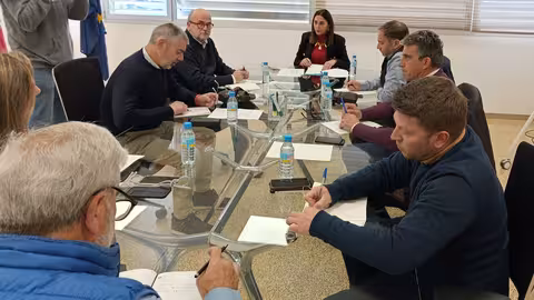 Sara Rubira en la reuni&oacute;n con COAG, Asaja, UPA y Fecoam para informar del paquete de ayudas (Foto CARM)