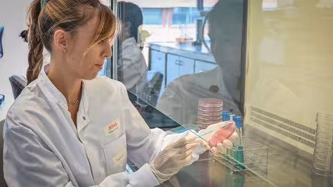 Investigadora en el laboratorio (Foto AINIA)