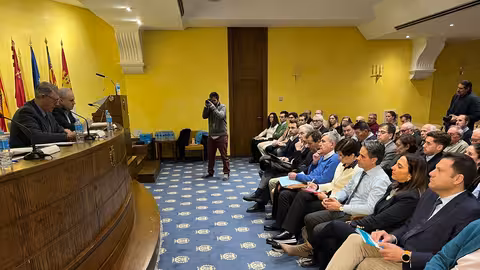 La consejera Sara Rubira en el Consejo del Agua de la Demarcaci&oacute;n del Segura (Foto CARM)