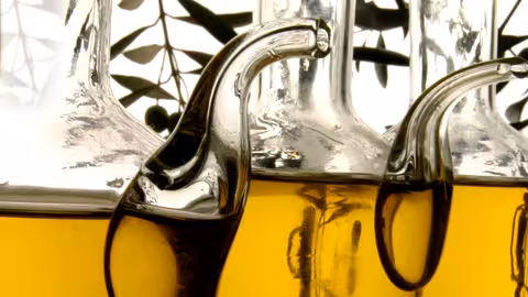 Aceite de olivo en aceiteras (Foto Andaluc&iacute;a TRADE)