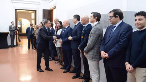Planas saluda a representes de las OIA en el aniversario de la Ley que las regula (Foto MAPA)