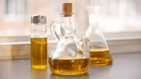 Envases de aceite de oliva rellenables (Foto Interprofesional del Aceite de Oliva Espa&ntilde;ol)