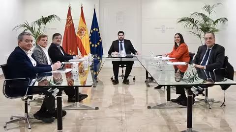 L&oacute;pez Miras se re&uacute;ne con el presidente de Fepex Cecilio Peregr&iacute;n (Foto CARM)