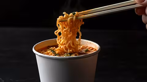 Fideos orientales instant&aacute;neos noodles (Foto OCU)