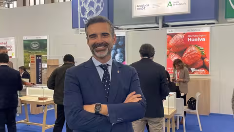 Fern&aacute;ndez-Pacheco en la Feria Fruit Log&iacute;stica (Foto Junta de Andaluc&iacute;a)