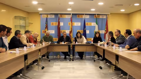 Urrea se re&uacute;ne con representantes de la DOP de Calasparra (Foto CHS)
