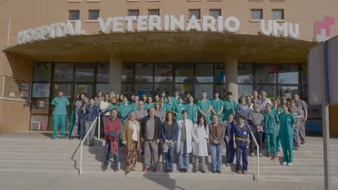 Paro ante el Hospital Veterinario de la Universidad de Murcia (Foto Colegio de Veterinarios de la Regi&oacute;n de Murcia)