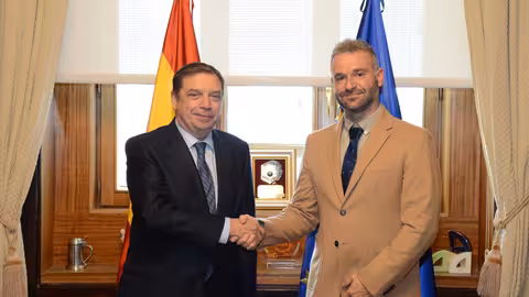 l ministro Luis Planas se re&uacute;ne con el nuevo presidente de la Real Federaci&oacute;n Espa&ntilde;ola de Caza (Foto MAPA)