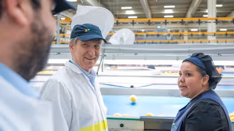 Feij&oacute;o y L&oacute;pez Miras visitan la empresa Garc&iacute;a Aranda (Foto PP)