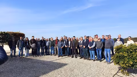 Sara Rubira junto a la delegaci&oacute;n almeriense que visitaba la EDAR de San Javier (Foto CARM)