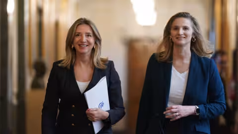 Alicia Garc&iacute;a y Paloma Mart&iacute;n en el Senado (Foto PP)