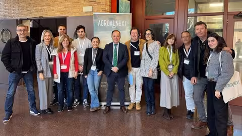 El director del Imida, Andr&eacute;s Mart&iacute;nez, junto al resto del equipo que ha participado en el congreso 'Agroalnext' en Orihuela (Foto CARM)
