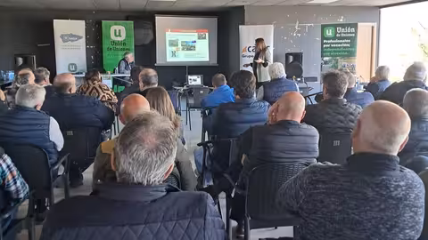 Jornada sobre tuberculosis de Usaga y Uni&oacute;n de Uniones en Tineo (Foto Usaga)