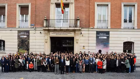 Planas y trabajadores del FEGA en su 30 aniversario (Foto MAPA)